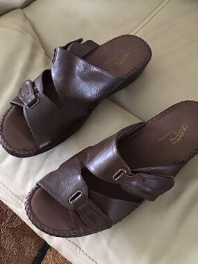Brown Easy Street Slides size 11 M